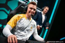 华体会官网-FNC轻取MAD，ShowMaker团战一打五激烈交锋四强赛，点燃全场激情的简单介绍