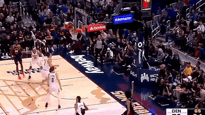 勇士击败掘金，库里砍下33分