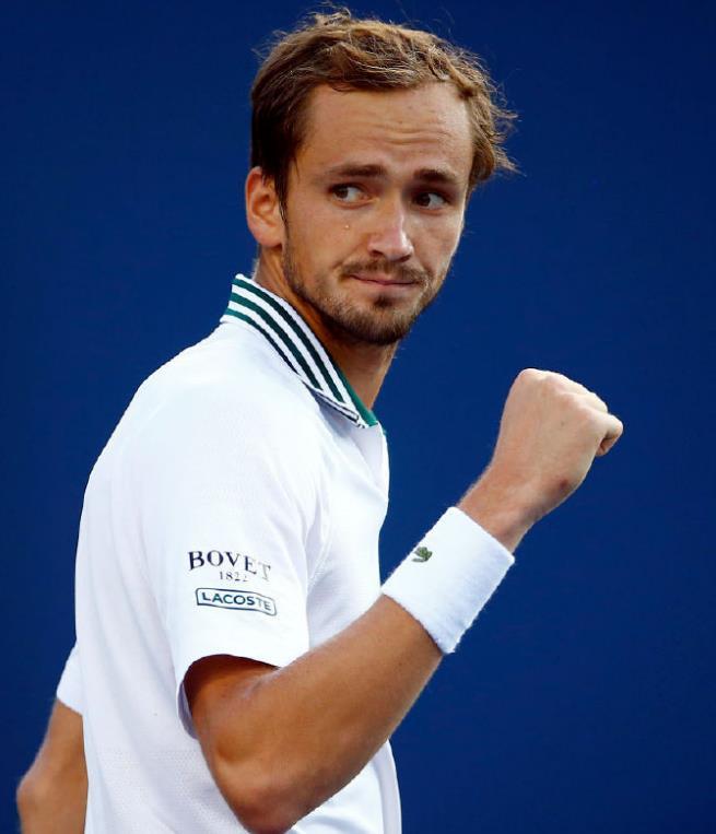 CLG血洗DFM，Doinb拿下关键大龙激烈交锋半决赛，强势挺进下一轮