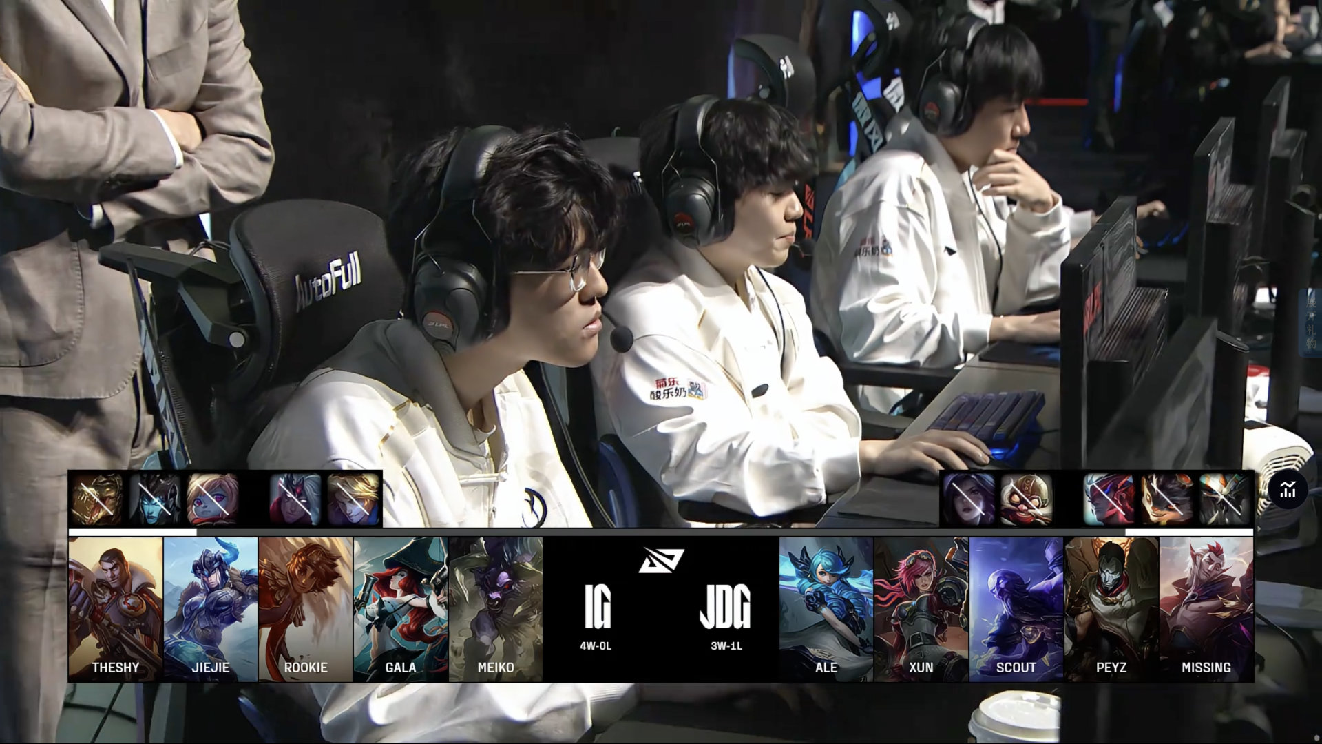 包含GEN血洗FPX，Uzi打出惊人五杀顶尖较量四强赛，留下经典瞬间的词条