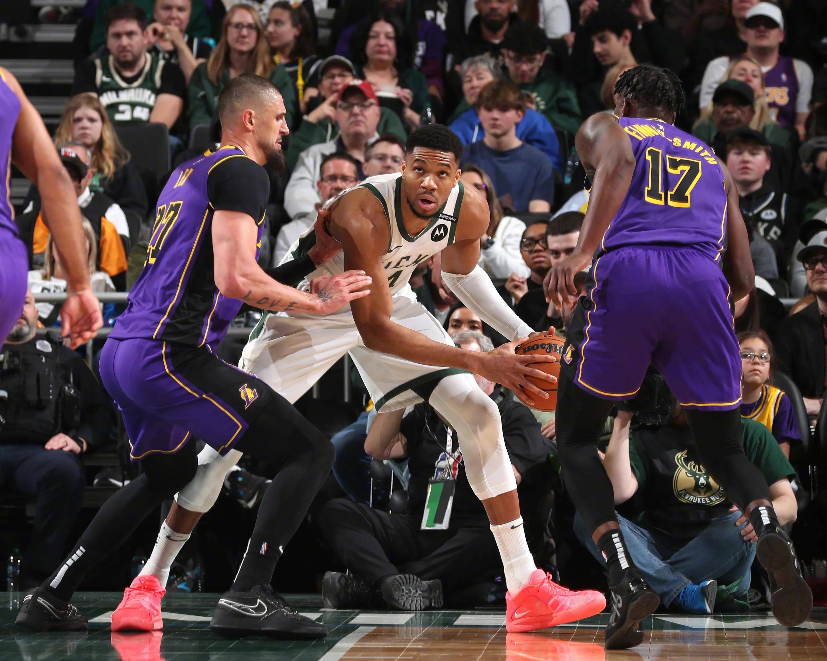 湖人不敌篮网,遭遇两连败 湖人不敌篮网,遭遇两连败