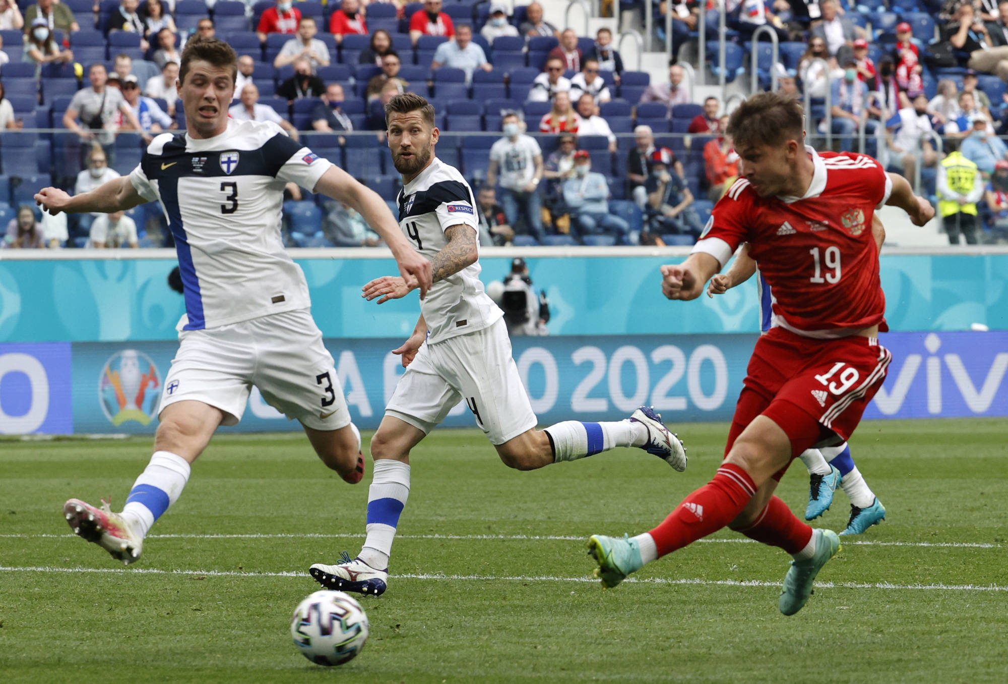 客场作战，英格兰国家队轻松战胜乌克兰队