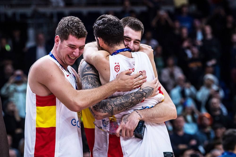 马拉加联赛以小组积分小胜，着对欧洲杯奖杯