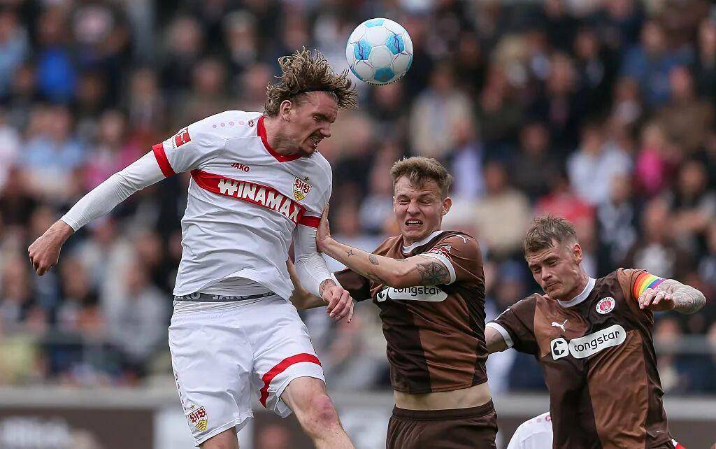 足球明星在西珲赛场上的亮眼表现 足球明星在西珲赛场上的亮眼表现