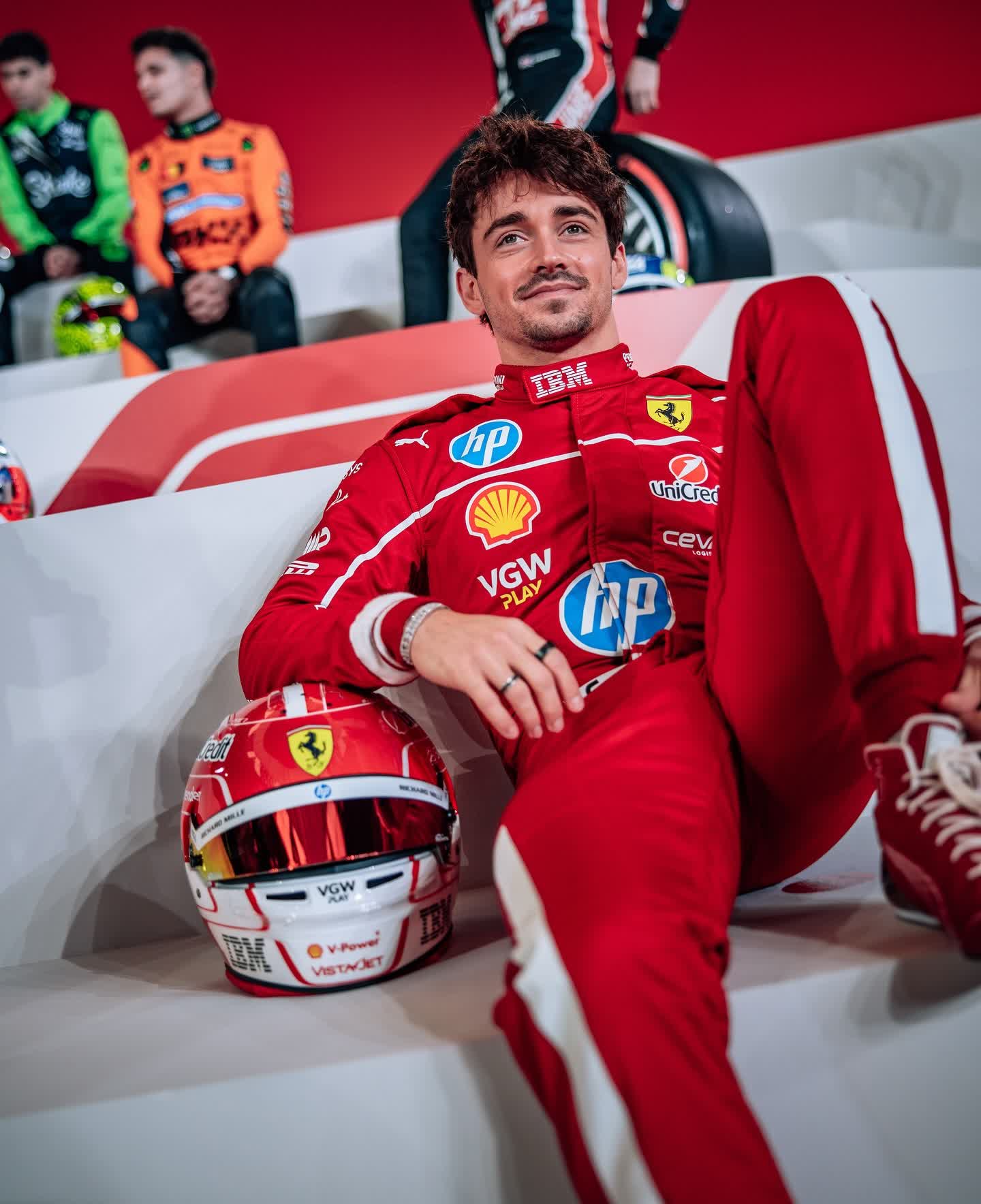 包含红牛车队绝杀迈凯伦，周冠宇惊艳四座的词条